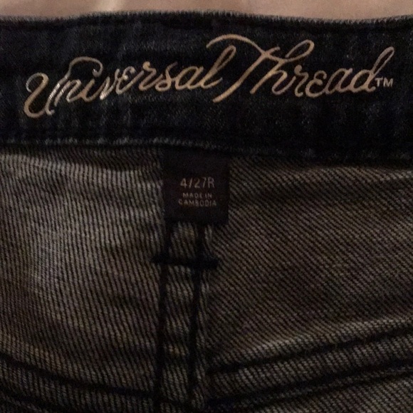 Classic High-Rise Universal Thread Denim Shorts - Picture 3 of 3